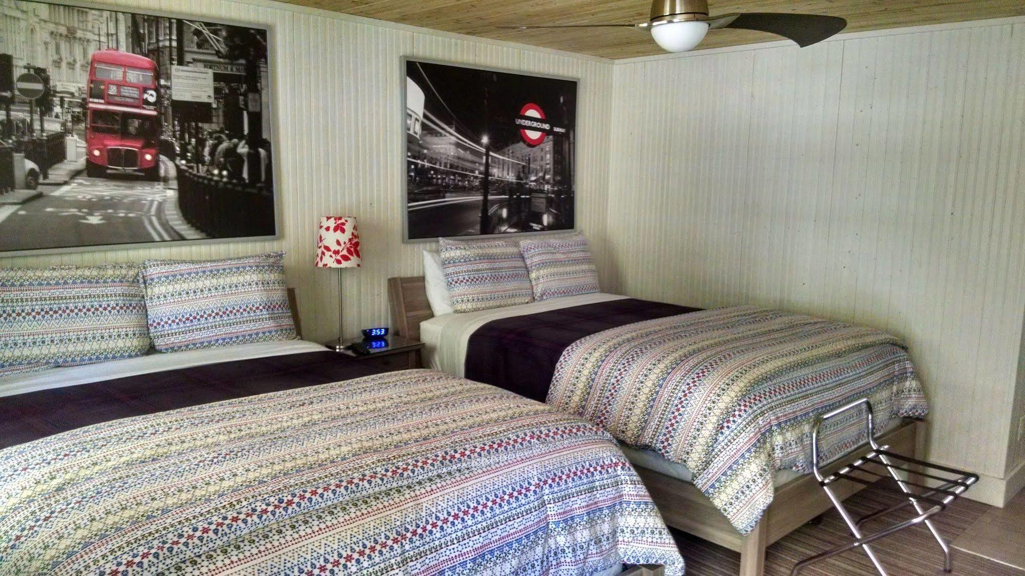 The Saugatuck Retro Resort Екстер'єр фото