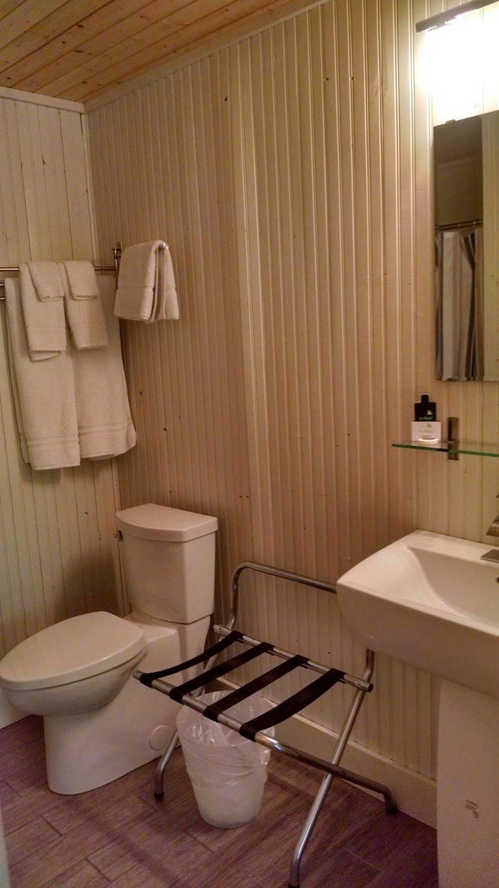 The Saugatuck Retro Resort Екстер'єр фото