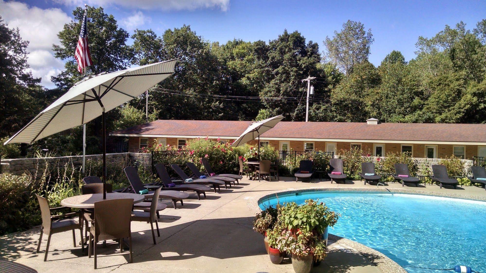 The Saugatuck Retro Resort Екстер'єр фото